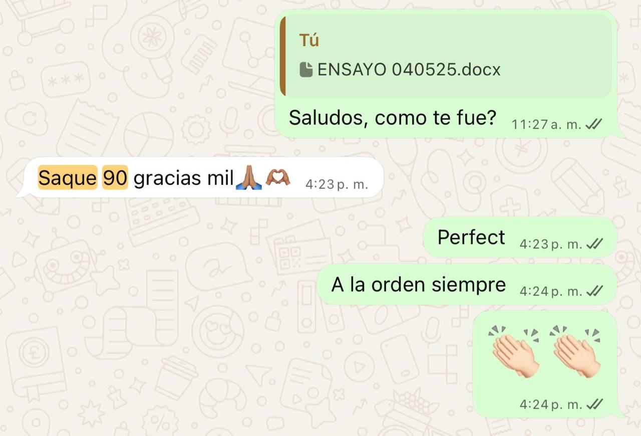 Captura de WhatsApp: cliente agradece la entrega puntual de Somos Mentor